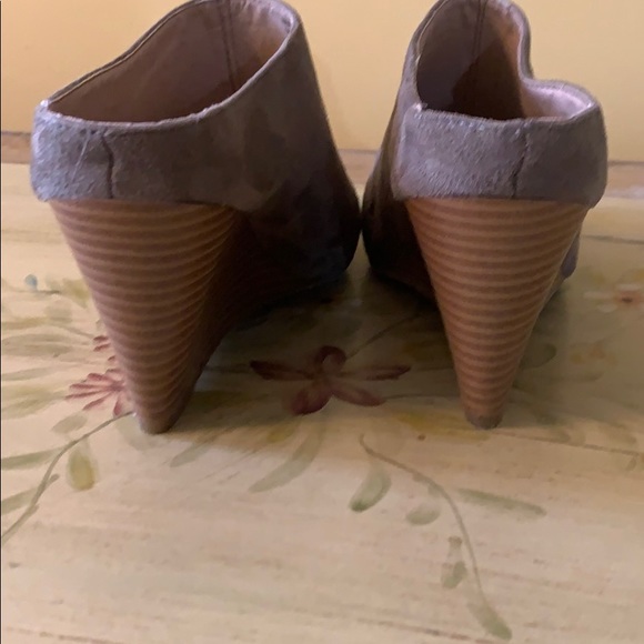 Women’s Rampage olive Green Mules - Picture 3 of 7